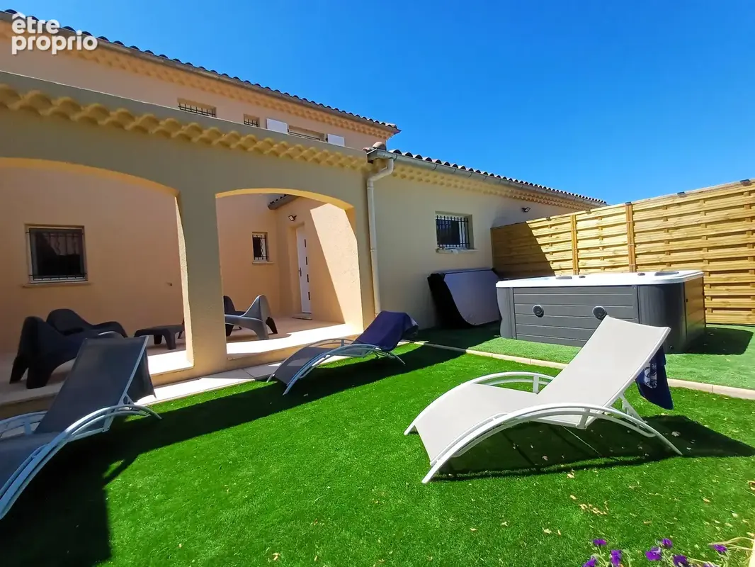 Superbe Villa d'architecte 197 m2, terrasses, jacuzzi, grand garage et cave sur 1318 m2 de terrain - photo 3