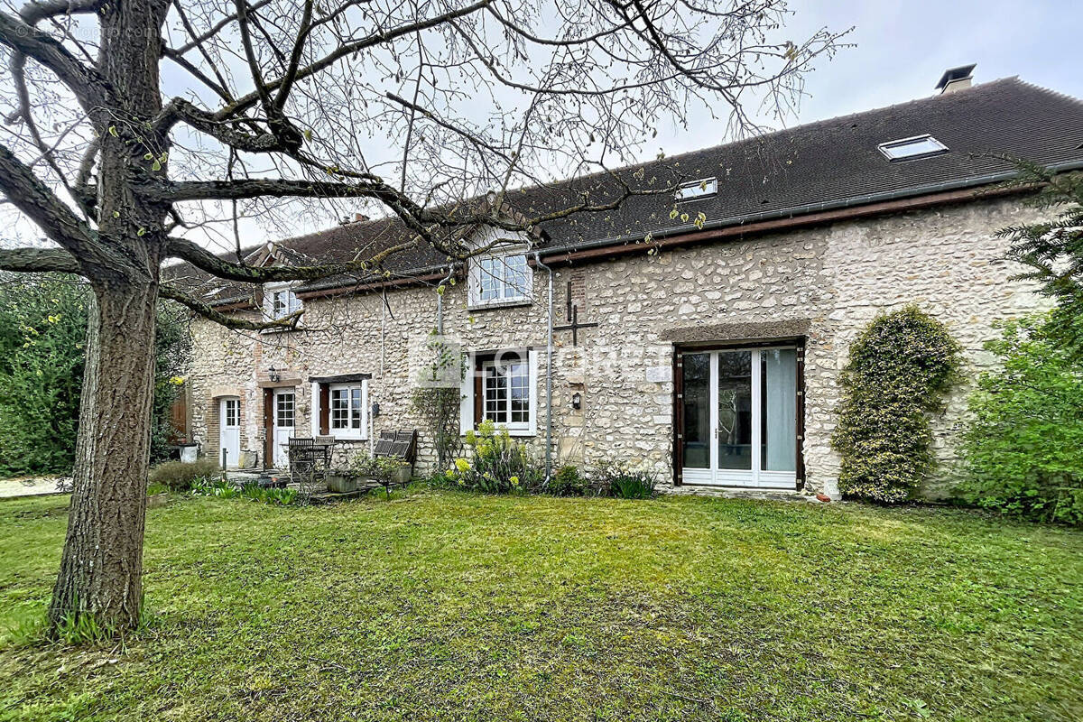 Maison à COURCELLES-SUR-SEINE