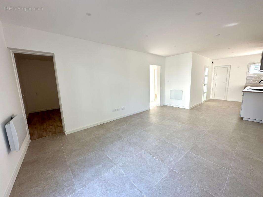 Appartement 2 pièces cabine rénové de 63m2 en centre ville et à deux pas de la mer - photo 5