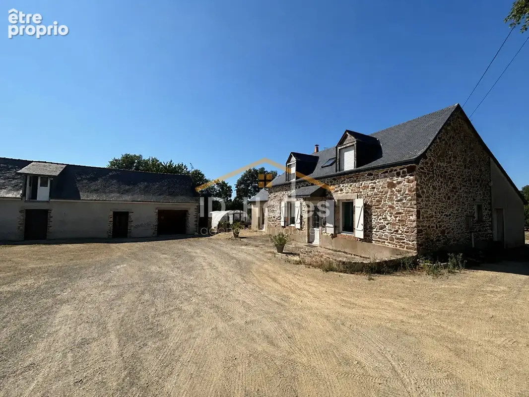 Maison à COSSE-LE-VIVIEN