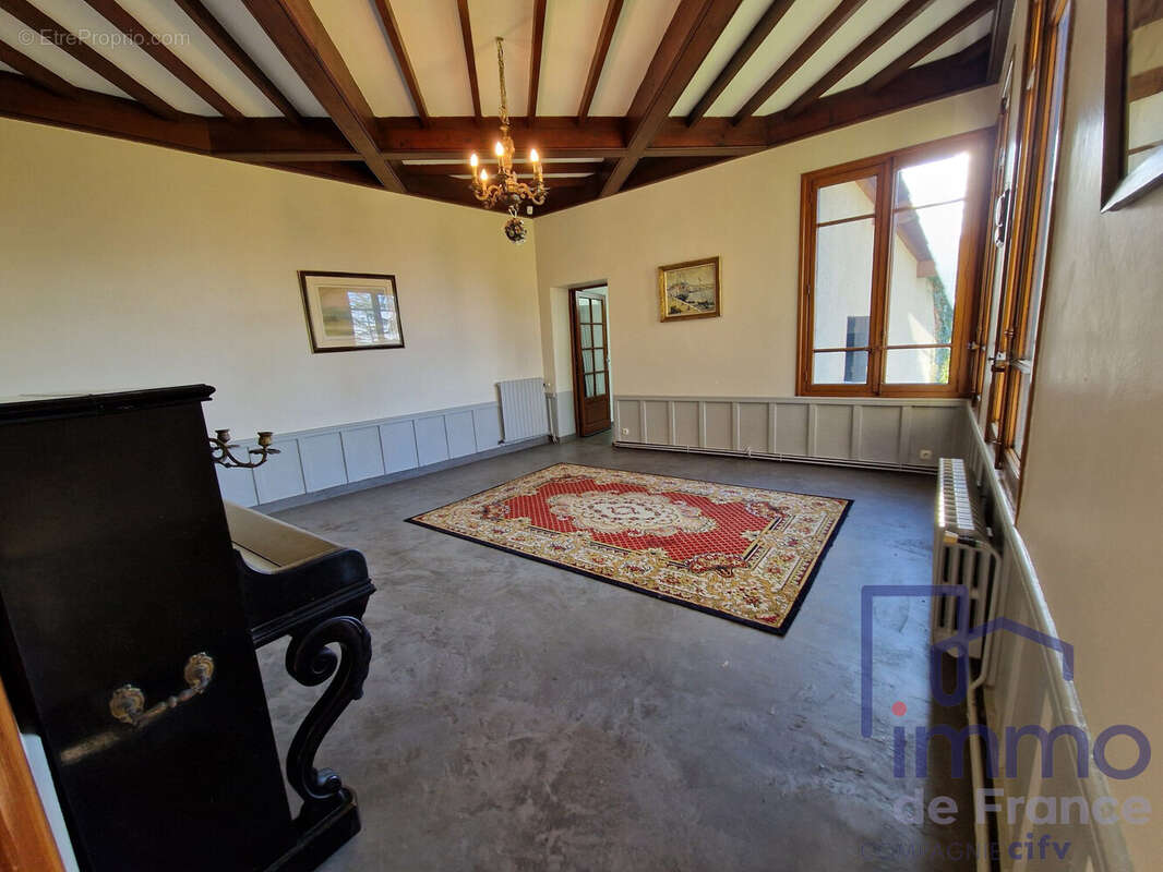 Maison à SAINT-JUST-SAINT-RAMBERT