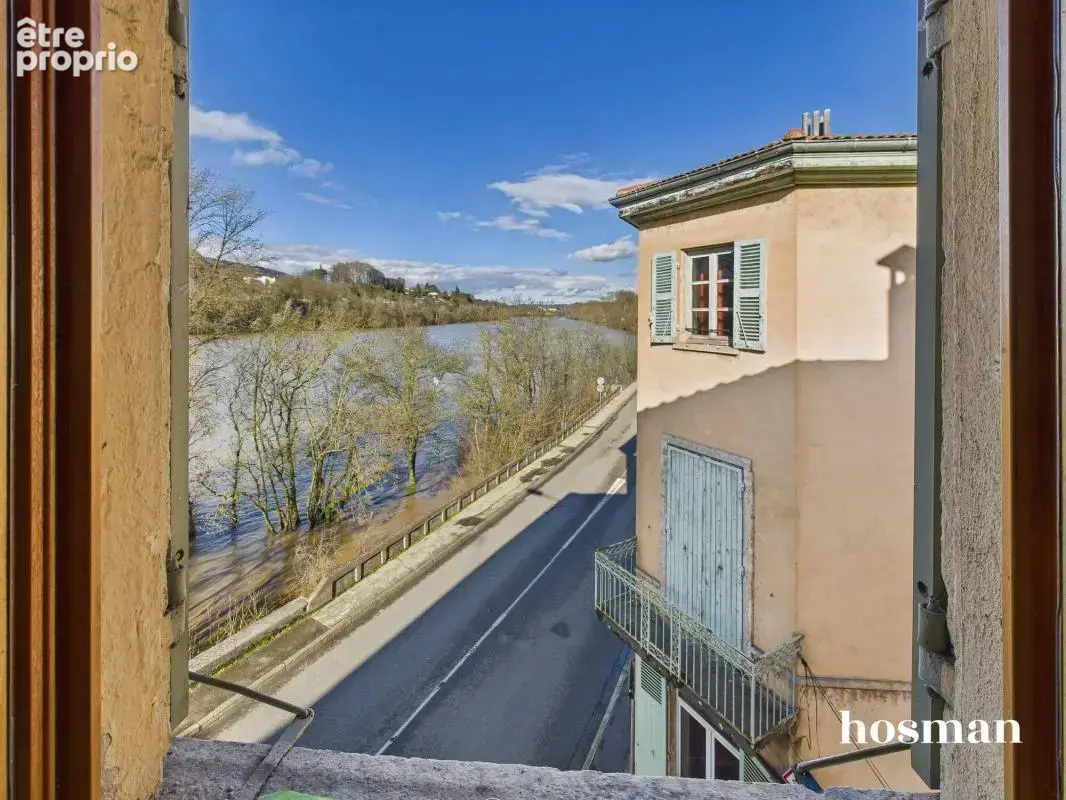 Coup de cœur – 3 pièces 82,5 m² carrez (98,5 m2 au sol) – Dernier étage lumineux avec vue exceptionnelle sur la Saône, parking – - photo 10