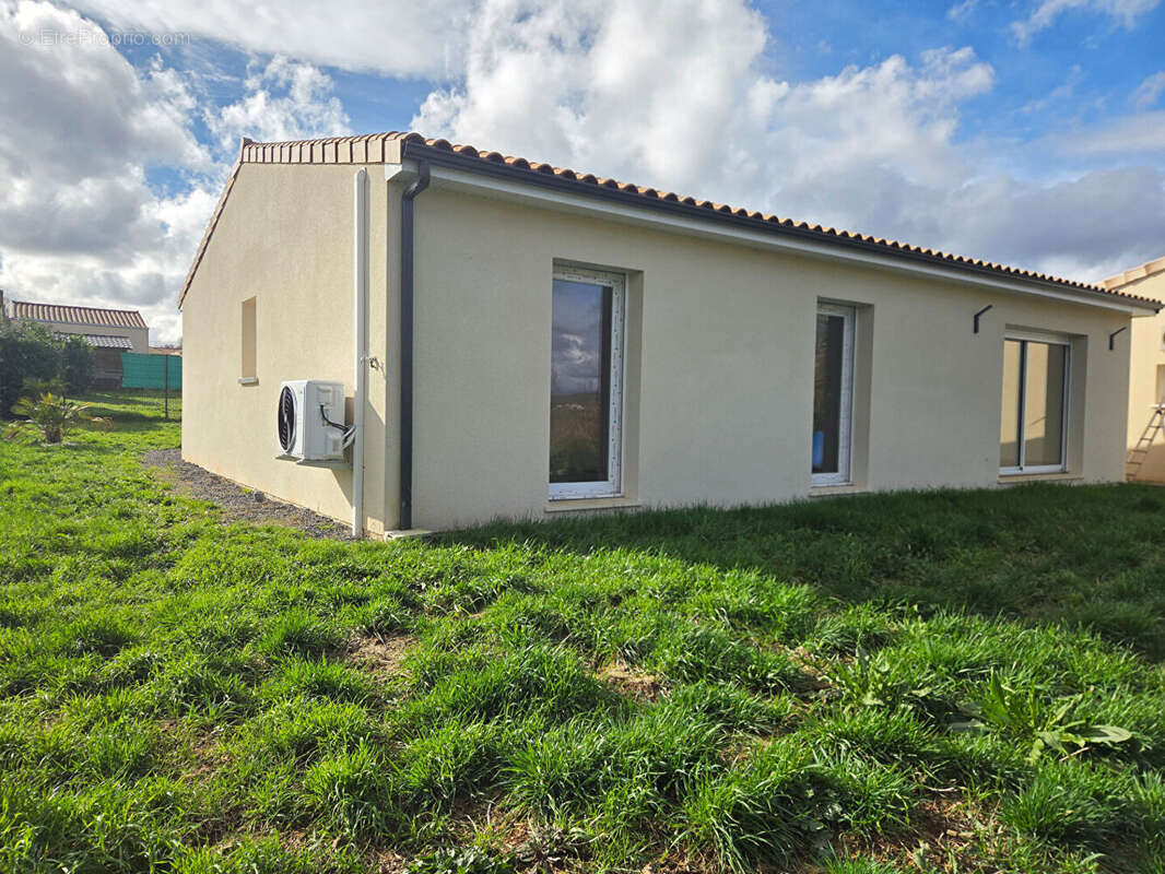 Maison à LA COURONNE