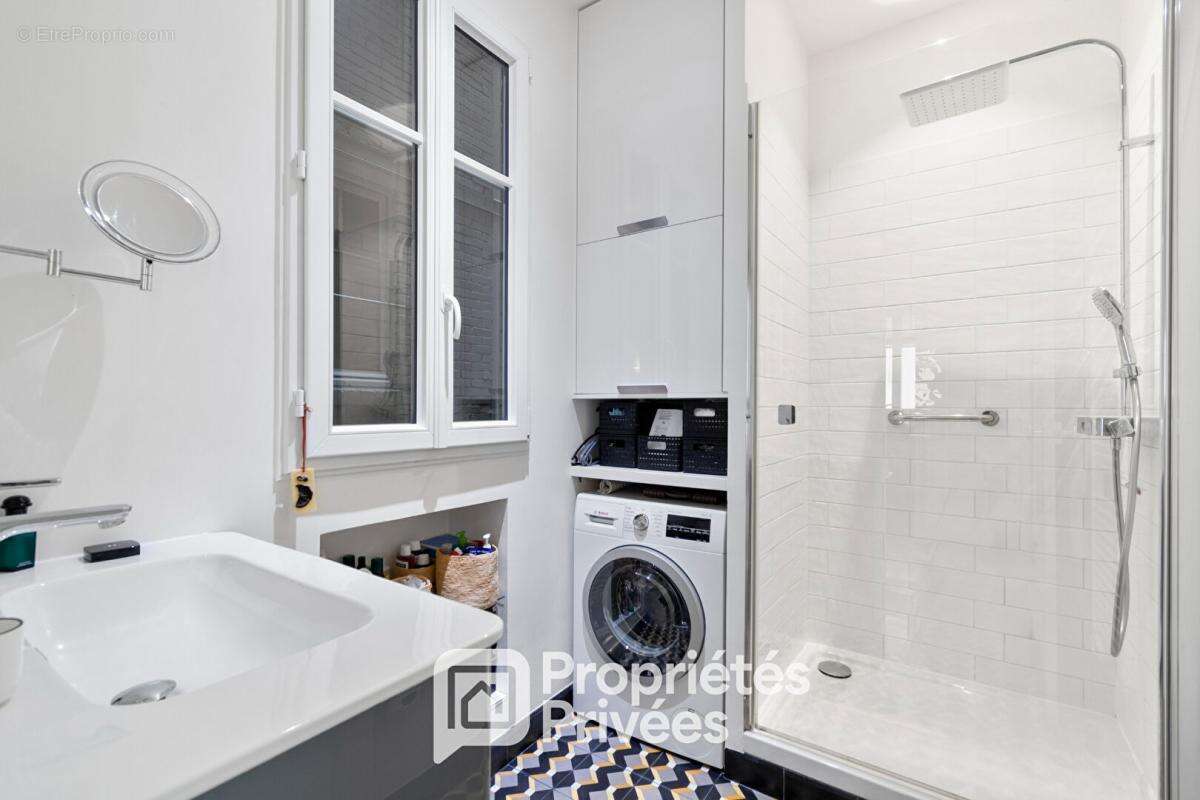 Appartement à COURBEVOIE