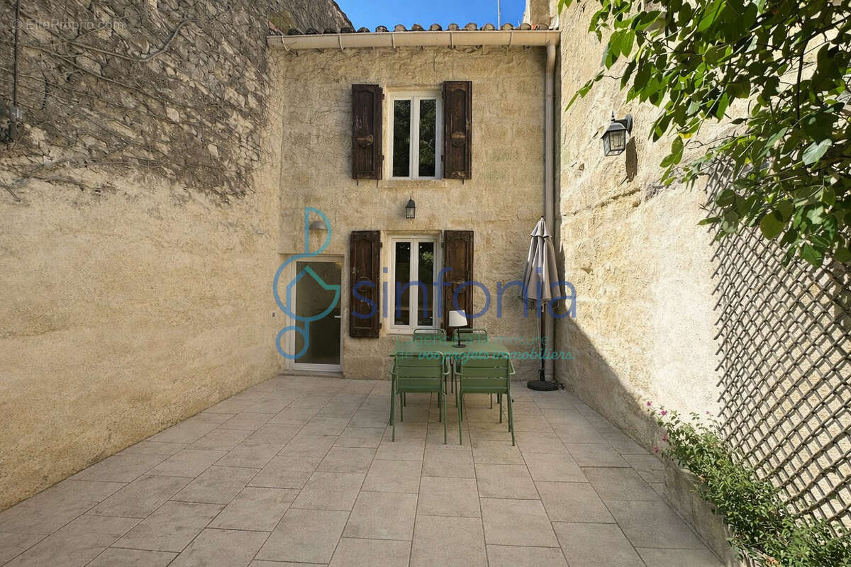 Maison à GALLARGUES-LE-MONTUEUX