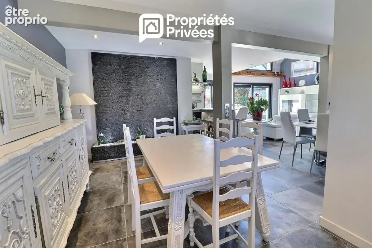 Propriété -7 pièces avec studio, piscine et local professionnel - photo 9