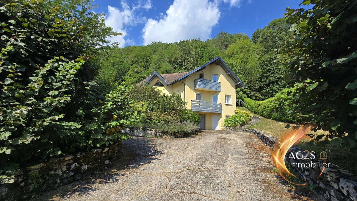 Maison traditionnelle de 2003 baignée de lumière  - photo 43