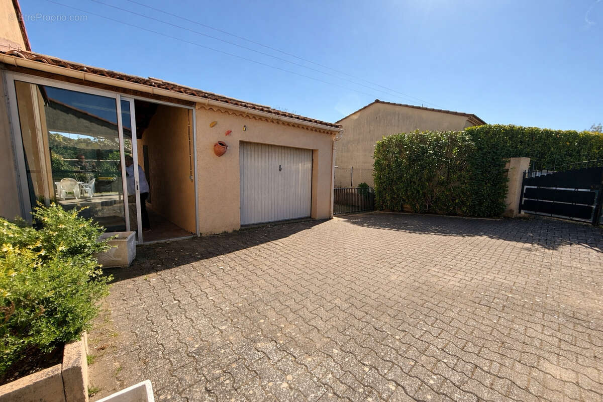 Maison à MEYNES