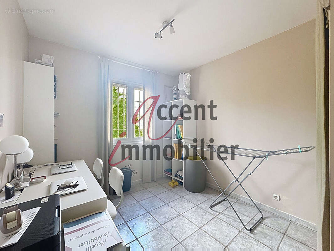 Mollégès, villa de 130m² avec piscine sur 1200m² de terrain - photo 10