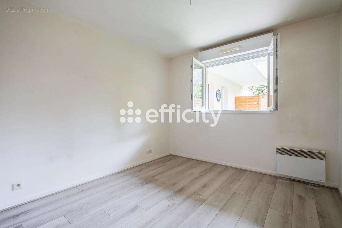 Appartement à LES PAVILLONS-SOUS-BOIS