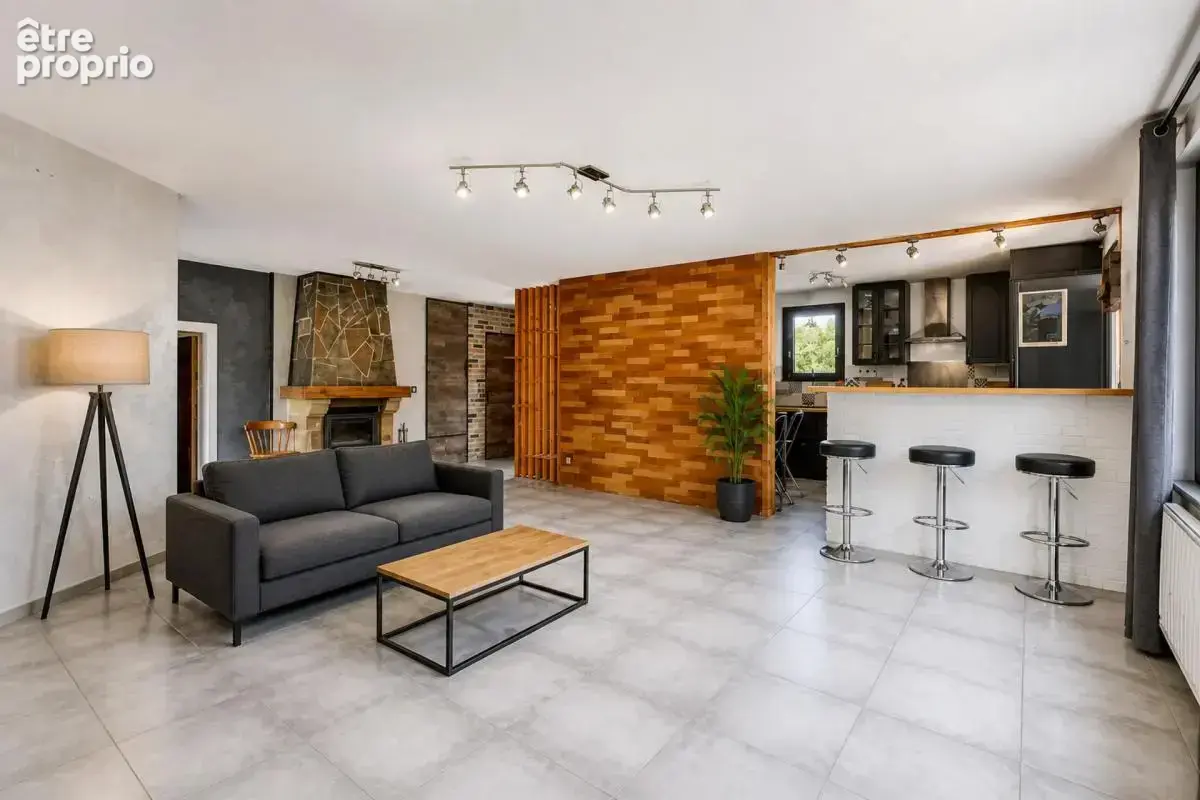 Maison de 8 pièces de 170 m² à Saint-Laurent-de-Mure - photo 5