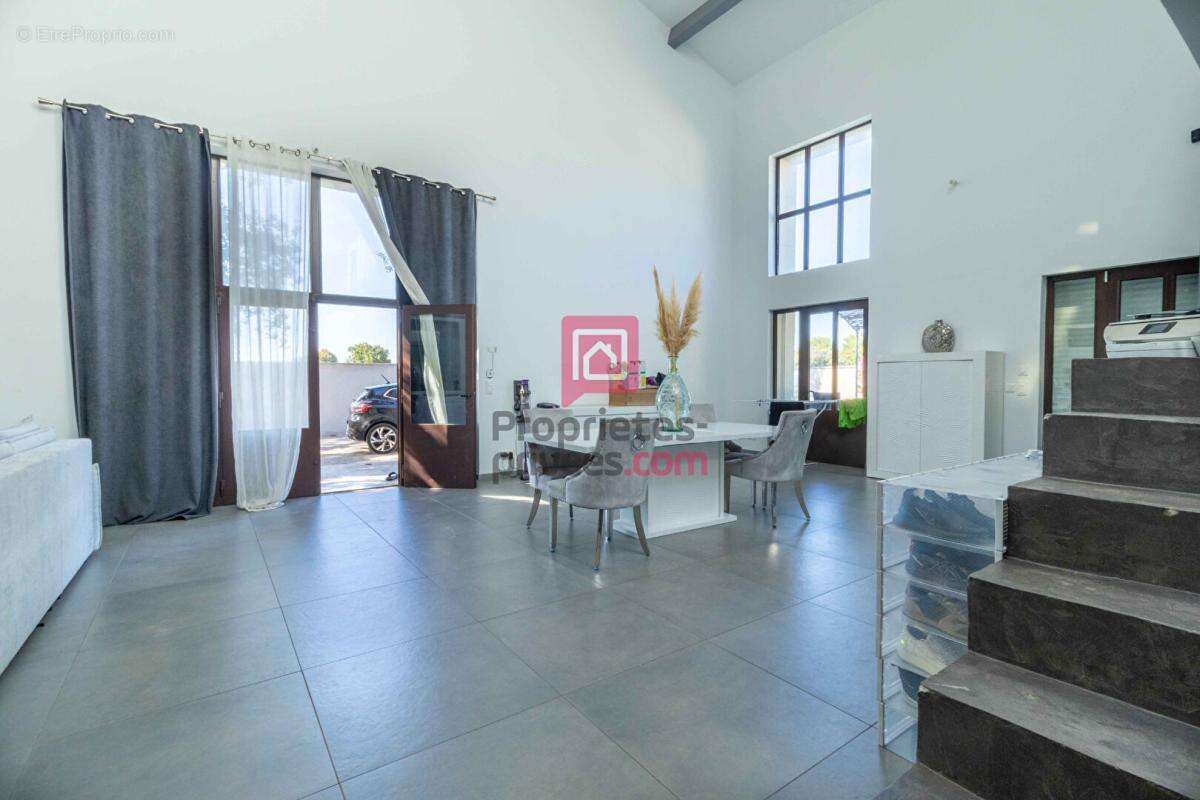 Villa avec piscine 4 chambres 240 m2, 1200m2 de terrain - photo 2