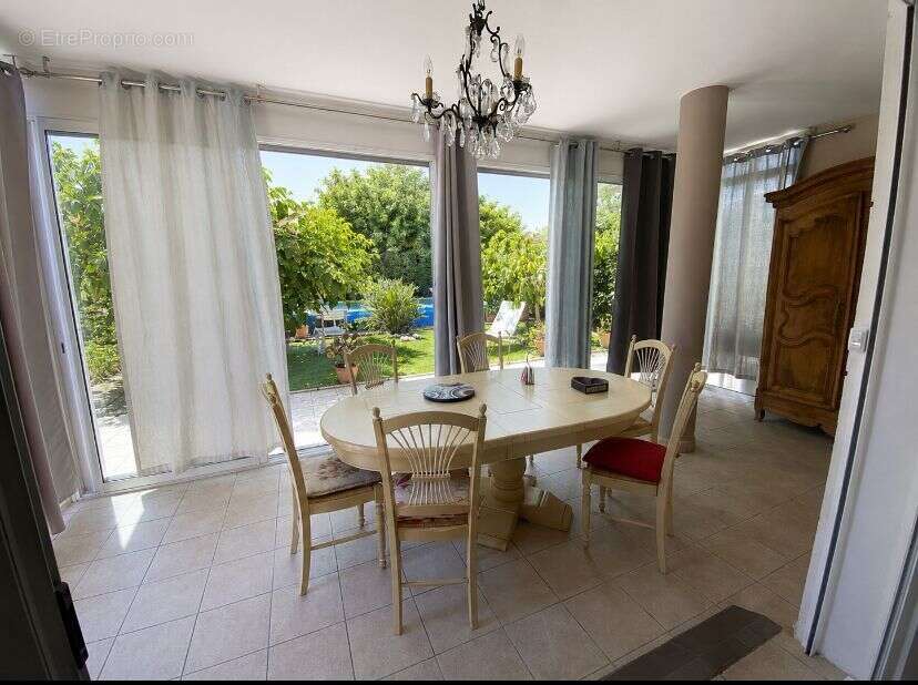 Appartement à SIX-FOURS-LES-PLAGES