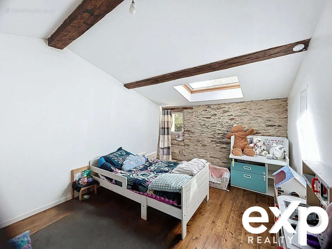 Maison à LA CHAPELLE-BASSE-MER