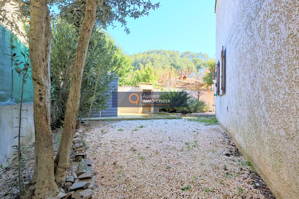 Maison à SOLLIES-TOUCAS
