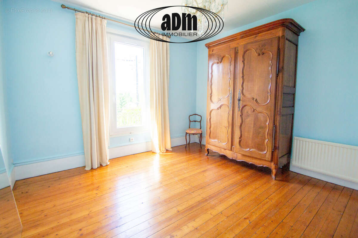 Maison à SAINT-CYR-SUR-MORIN