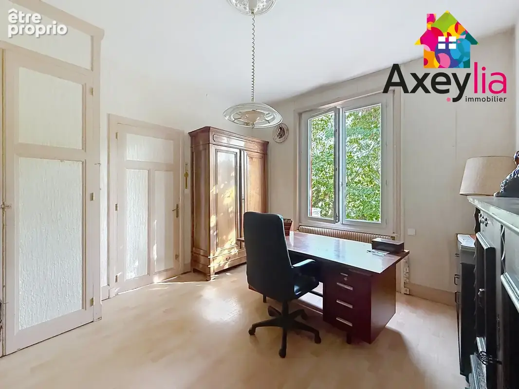 A vendre - riorges - maison élevée sur sous-sol avec deux chambres, garage, terrasse et terrain - photo 8