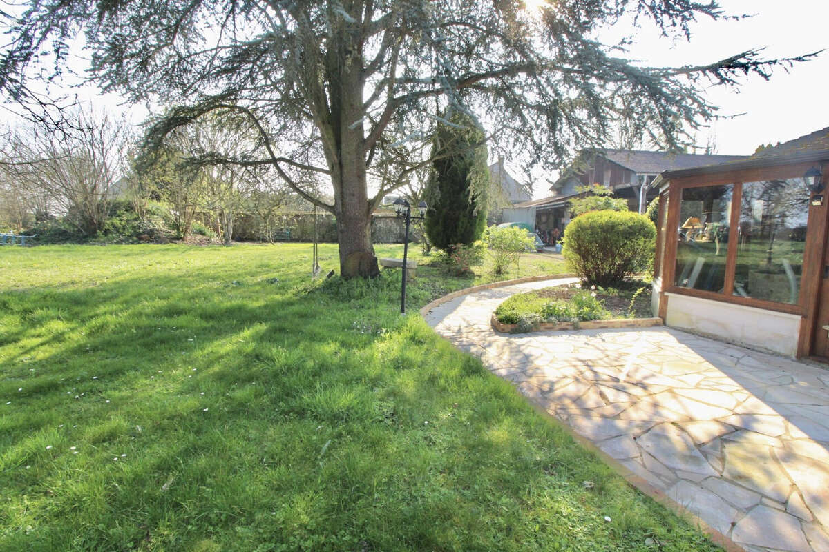 Maison à LE MESNIL-SAINT-DENIS