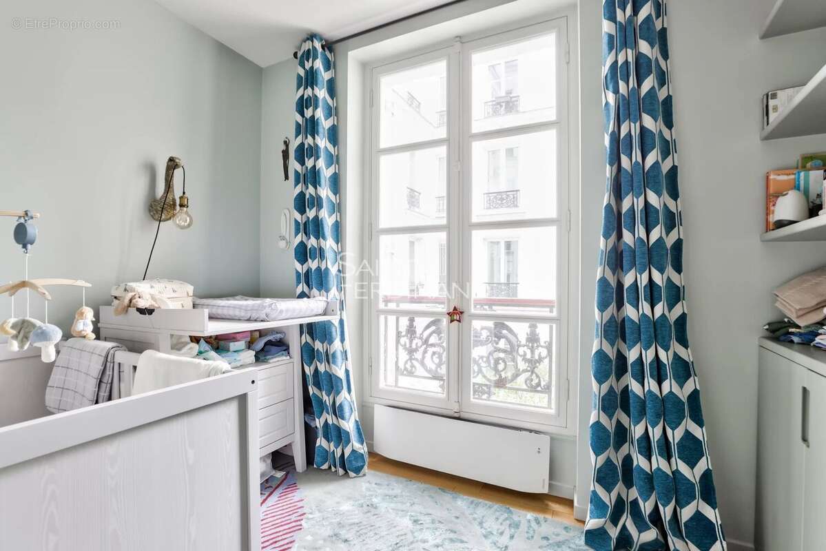 Appartement à PARIS-17E