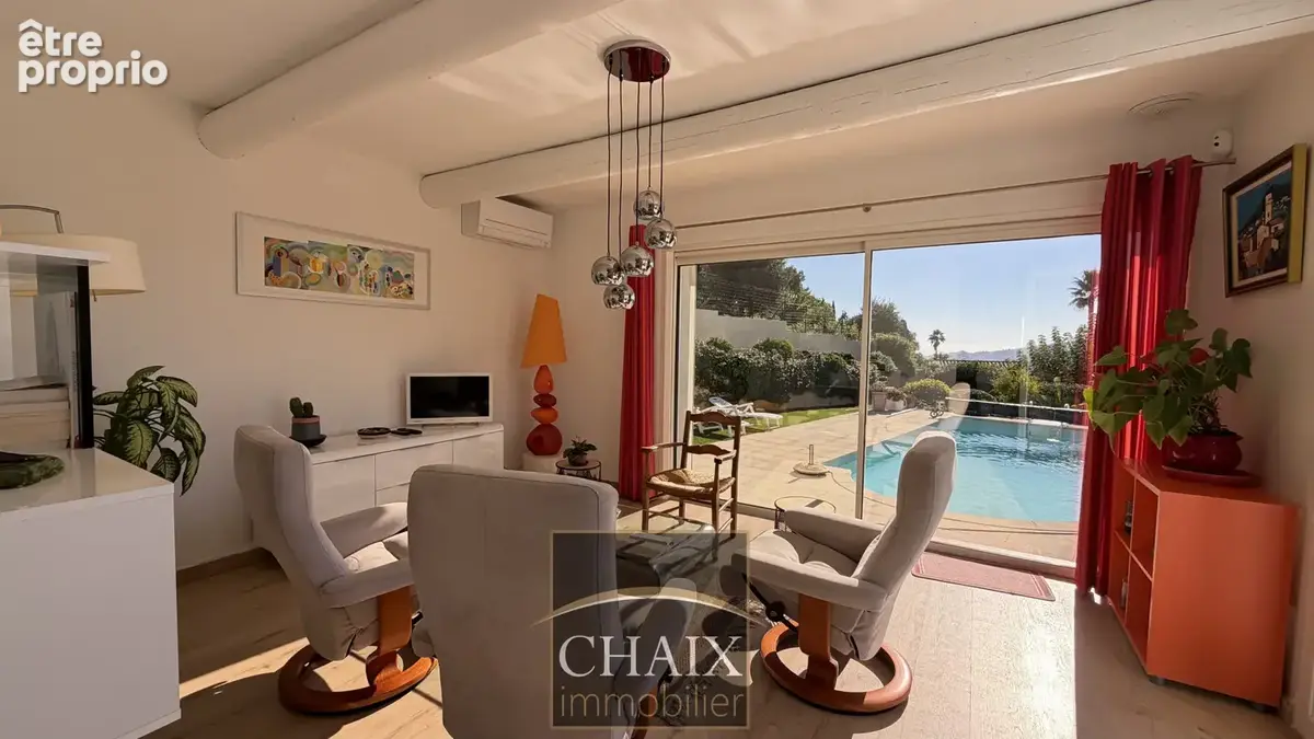 Villa lumineuse avec vue dégagée et piscine. - photo 4