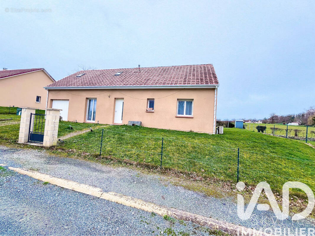 Photo 1 - Maison à AUZANCES