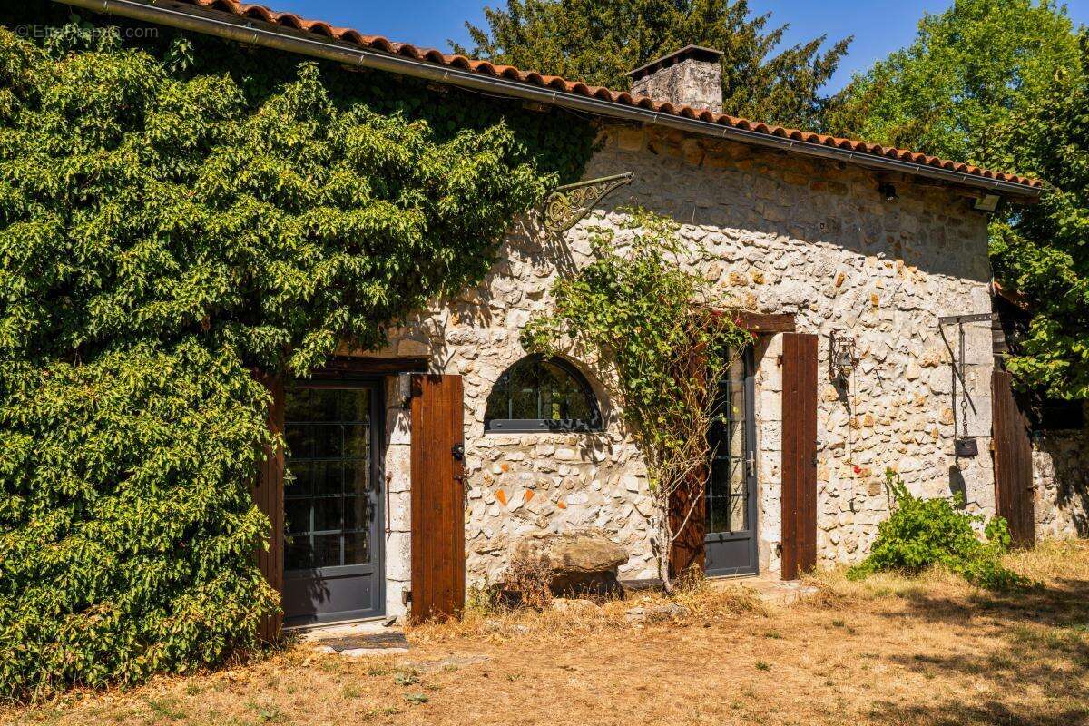 Maison 137 m² à Lussas-Et-Nontronneau  - photo 9