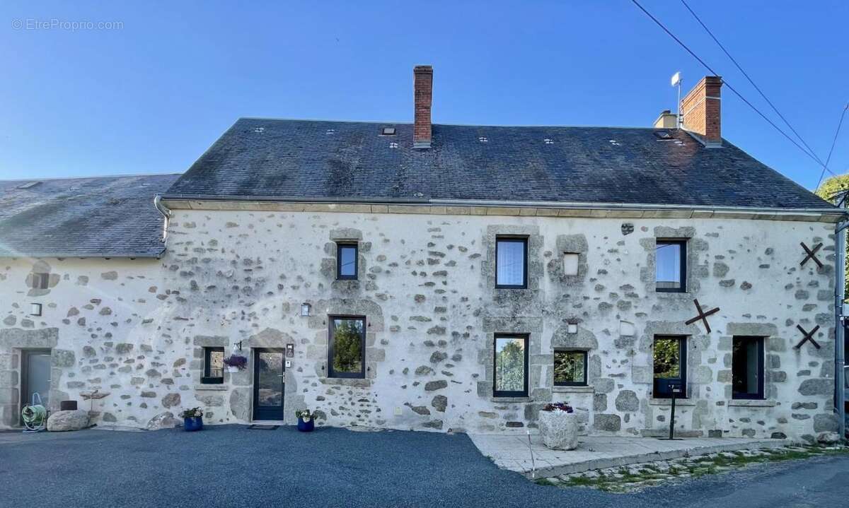 Maison à SAINT-AGNANT-DE-VERSILLAT