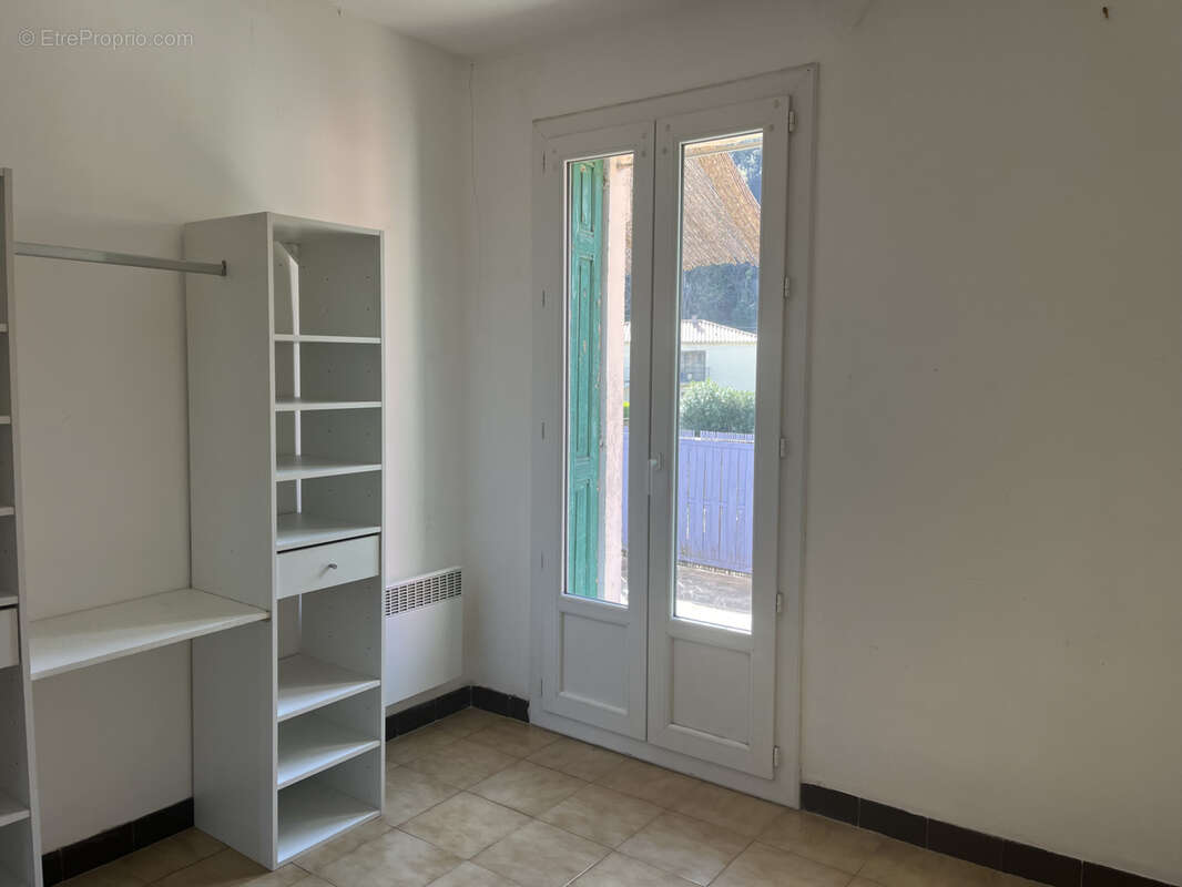 Appartement à REYNES