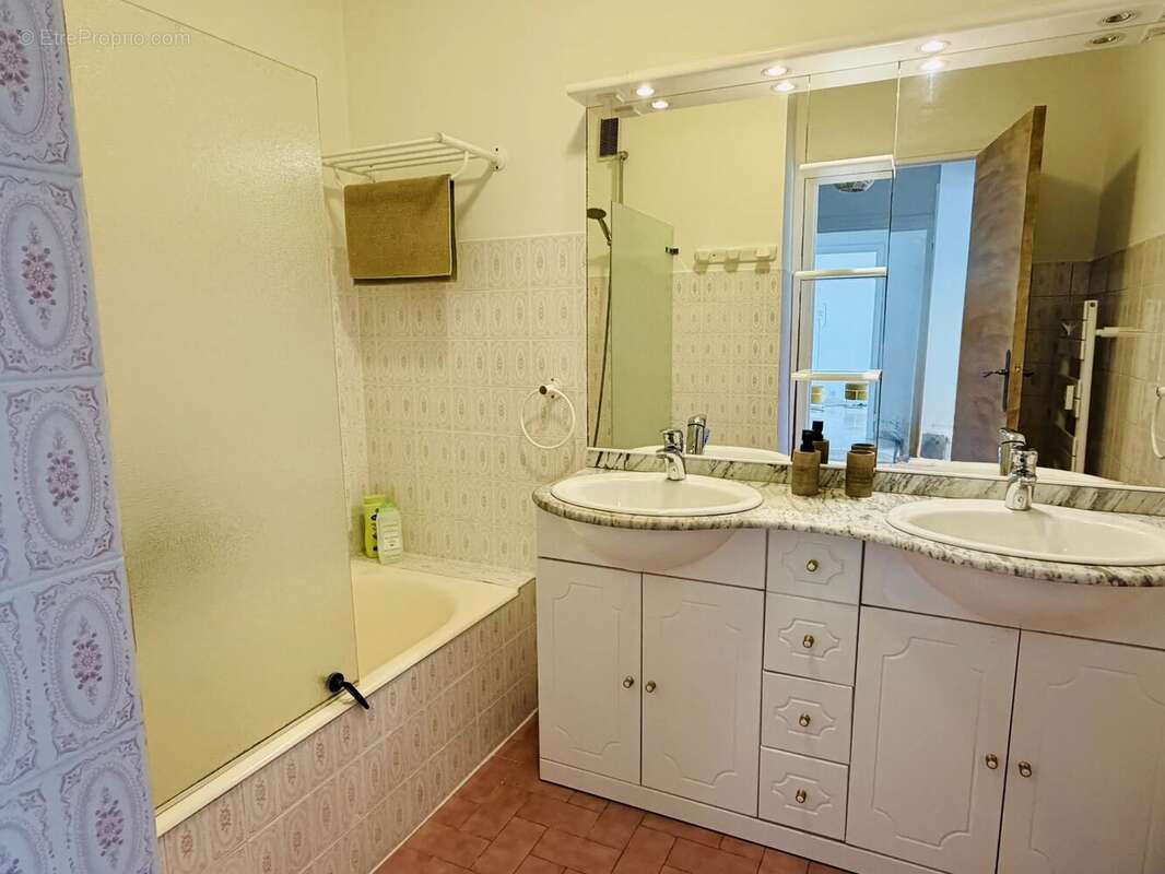 Appartement à VALLAURIS