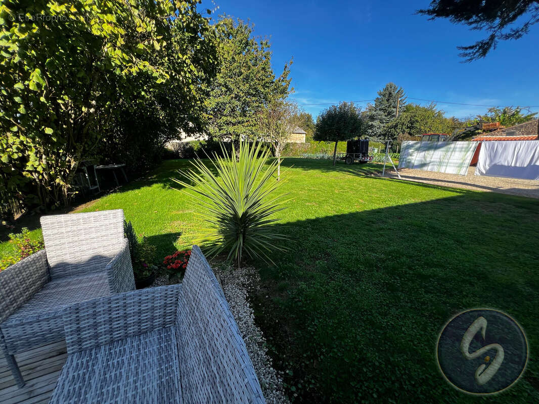 Maison à AZAY-LE-BRULE