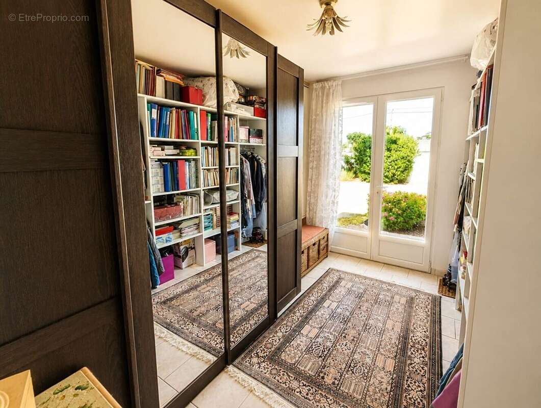 Challans Maison  plain-pied 102m² environ, 3 chambres, jardin et dépendances. - photo 12
