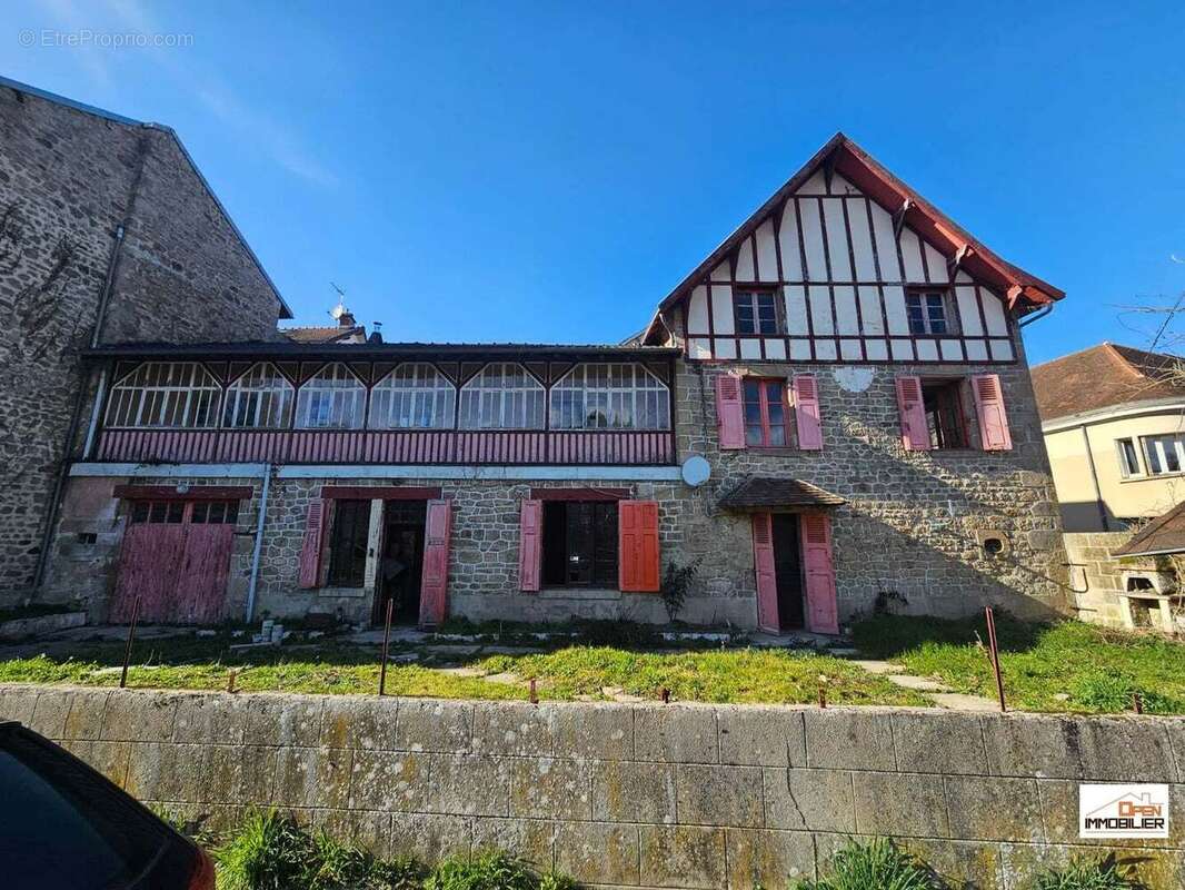 Maison à EYMOUTIERS