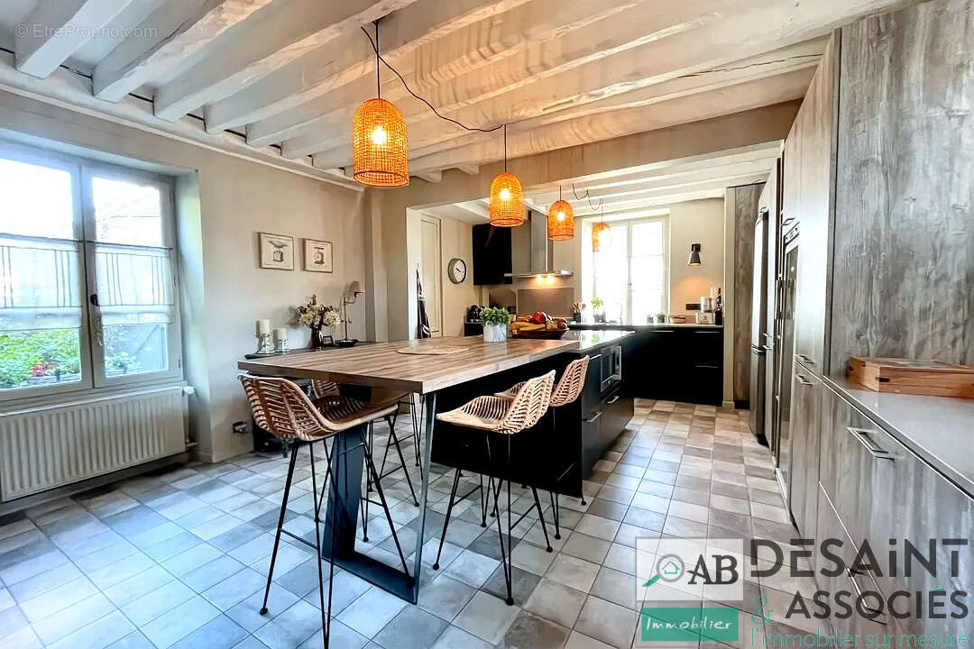 Maison à VILLENEUVE-LE-COMTE