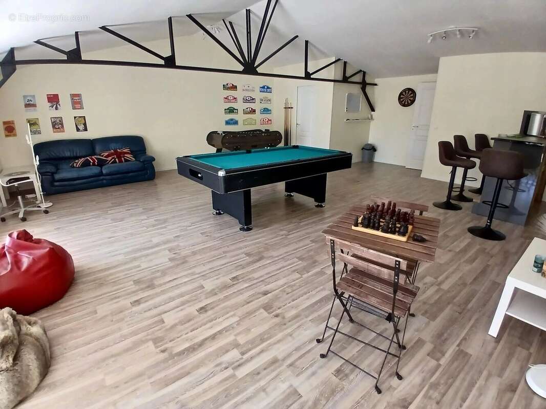 Maison à SAINT-JEAN-D'ANGELY