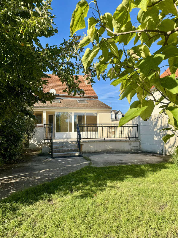 Maison à AMILLY