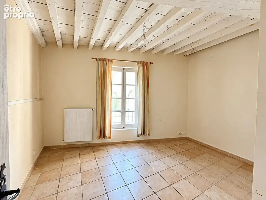 Arles centre-ville - Appartement T3 de 74 m² avec pierres et poutres apparentes, cave - photo 7
