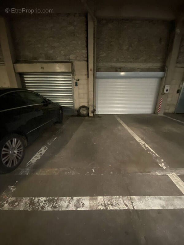 Parking à PARIS-16E