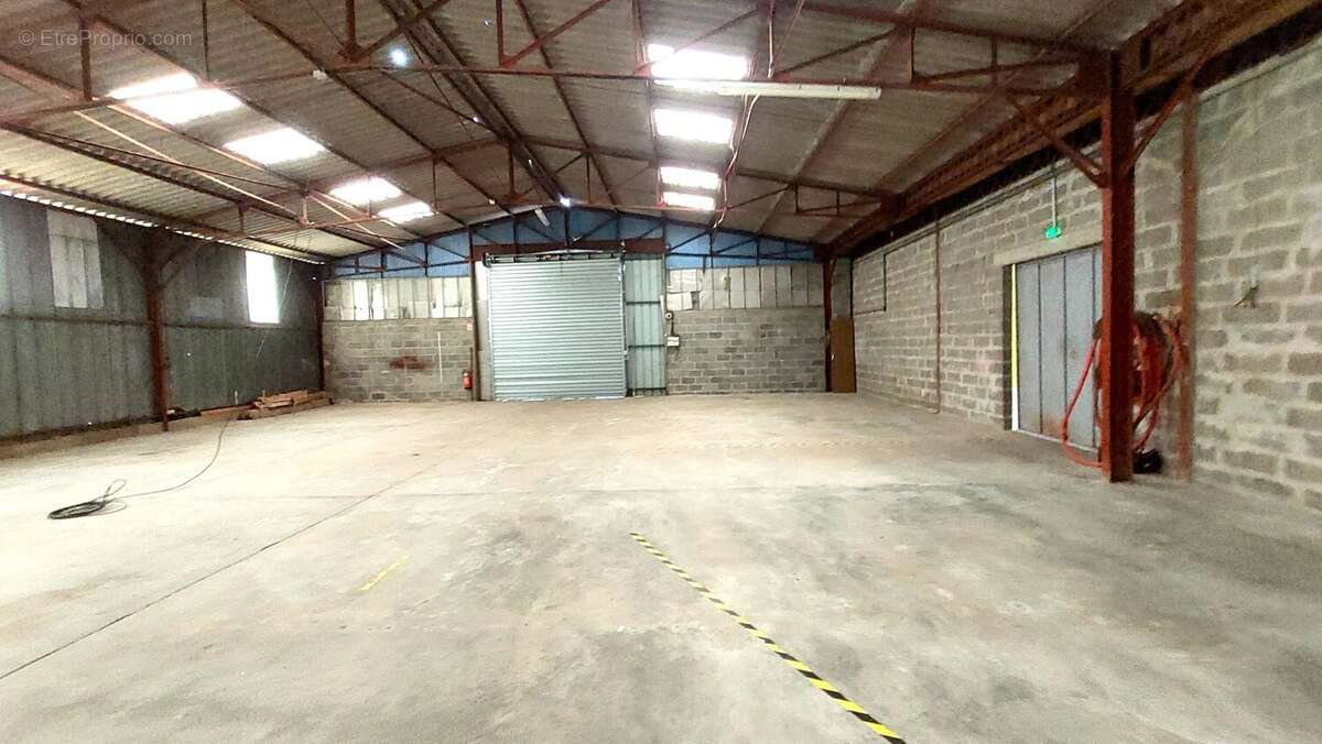 Commerce à LUSSAC-LES-CHATEAUX