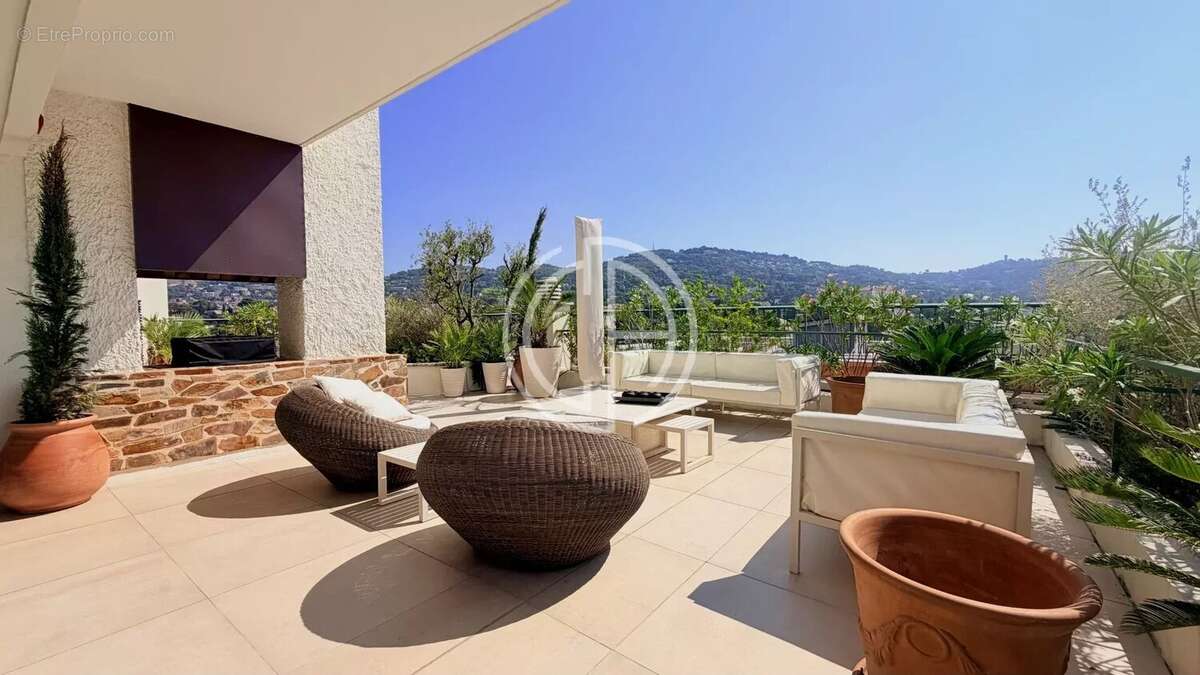 Penthouse - a pieds du centre de cannes - photo 12