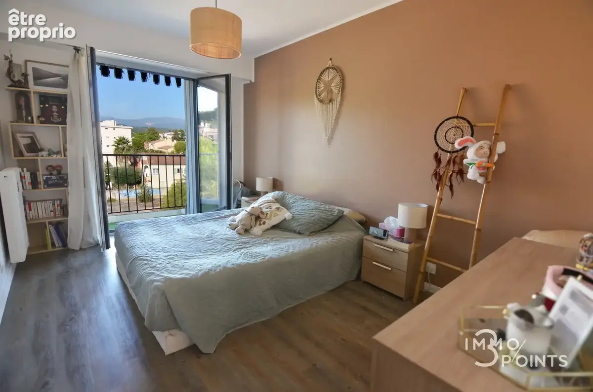 Appartement 3 pièces : 2 chambres 70m2 : rénové - photo 4