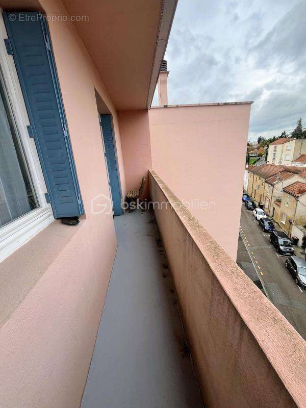 ROANNE MULSANT - Lumineux T4 au dernier étage avec balcon et vue dégagée - photo 11