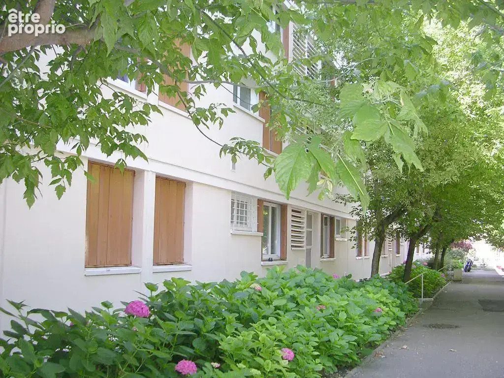   - Appartement à VILLEURBANNE