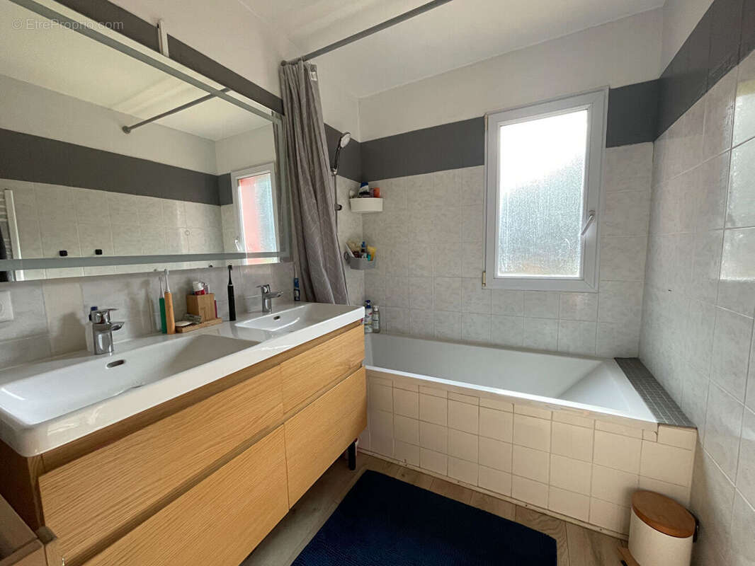 Maison à LES ESSARTS-LE-ROI