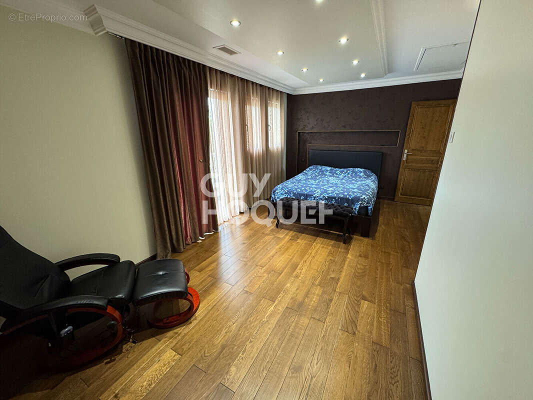 Maison à DECINES-CHARPIEU