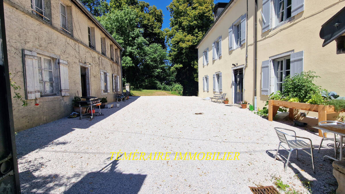 Maison à VERS-EN-MONTAGNE