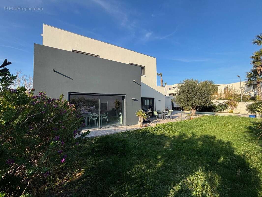 Maison à VILLENEUVE-DE-LA-RAHO