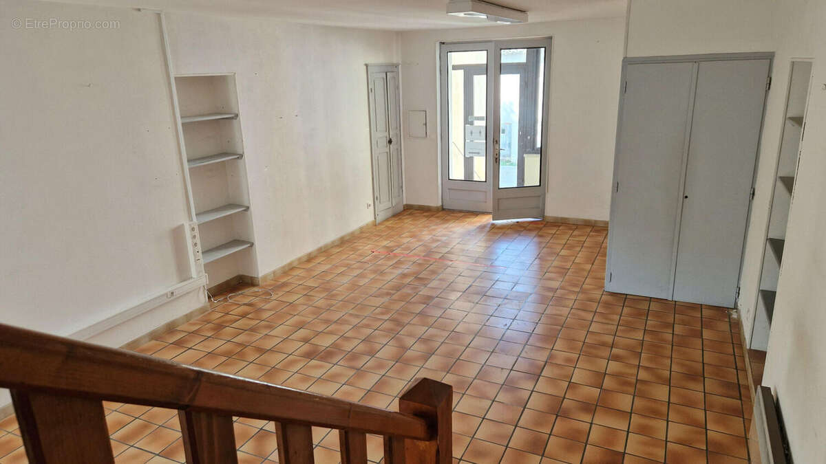 Appartement à SAINTE-CECILE-LES-VIGNES