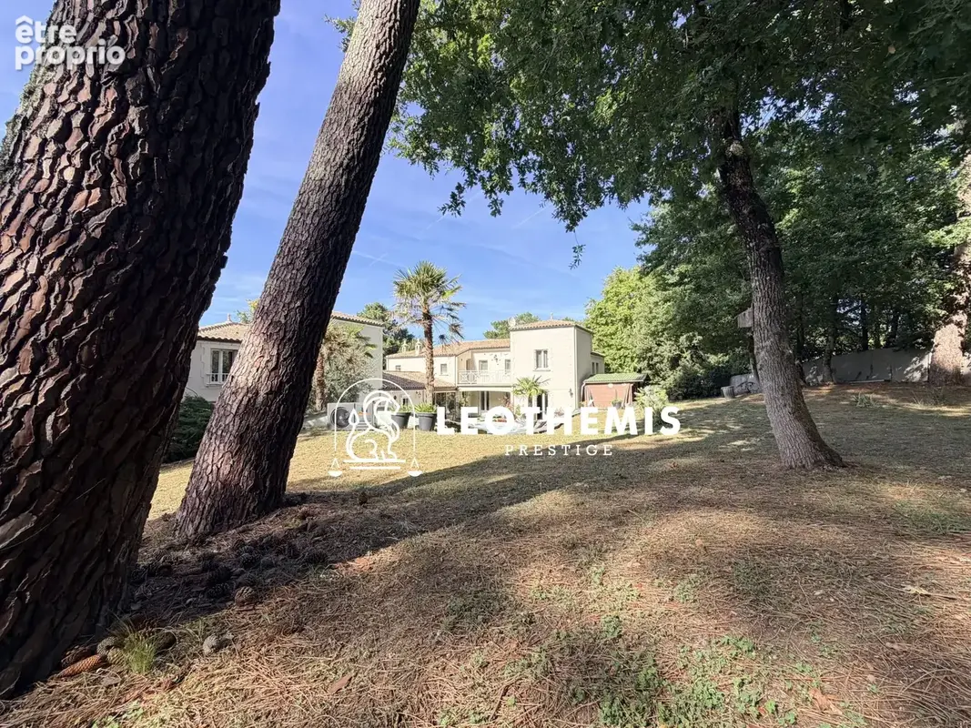 Photo Maison à Les Mathes au prix de 992 000€