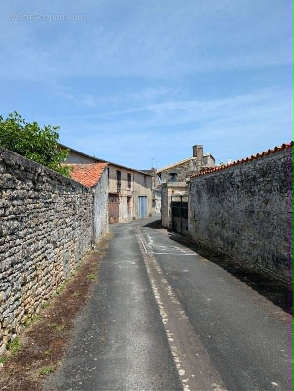 Parking à SAINT-MAIXENT-L'ECOLE