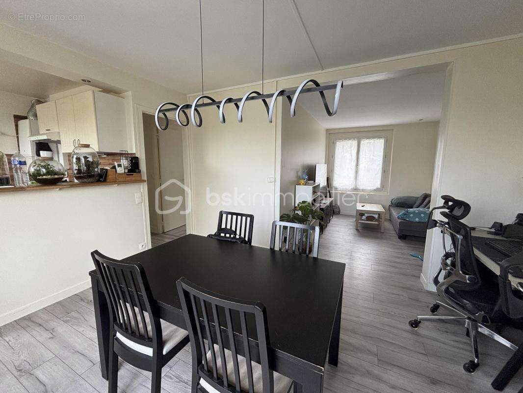 Appartement à SAINTE-GENEVIEVE-DES-BOIS